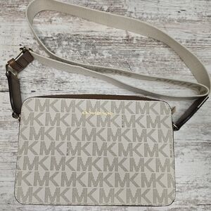 Michael Kors Jet Set Crossbody Purse with Logo Strap NWT